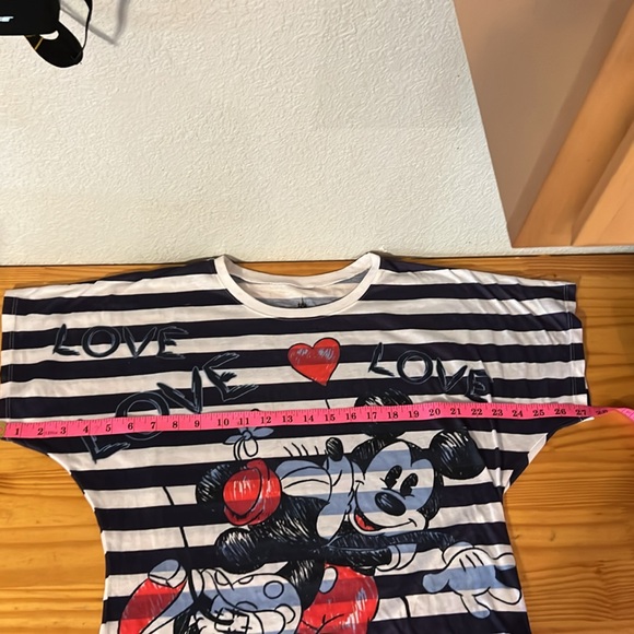 Disney Parks Mickey And Minnie Mouse Love t-shirt sz M - Picture 7 of 7